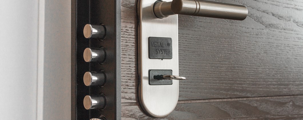 Interior door handle with locking system